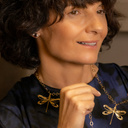 MOSCAS CON GRANATE. Pendientes tachuelas