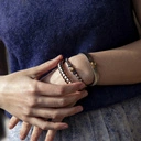 Sztywna srebrzona bransoletka o wytłaczanej powierzchni. SILVER MOON