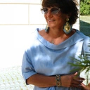 Pozłacany wisiorek z jaśminem emaliowanym na biało. RADOSNA WIOSNA