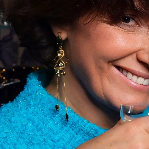 Zwiewne złocone kolczyki z czarnymi kryształami. CZARNA LALECZKA