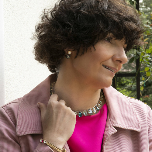 CHATEAU DE BORDEAU. Pendientes tachuelas pequeños en color oro y gris