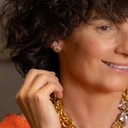 Okrągłe kolczyki wkrętki z szarymi kryształkami. NOSISZ SZAROŚCI