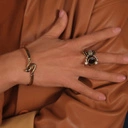 Duży pierścionek skorpion z granatem i małymi perłami. SKORPION