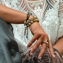 Bransoletka na sznurku z naturalnymi kamieniami. ORZECHOWY PRZYSMAK