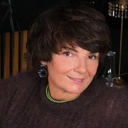 Kolczyki z kwiatem i kroplą z akrylowych płatków. DOTYK ROSY