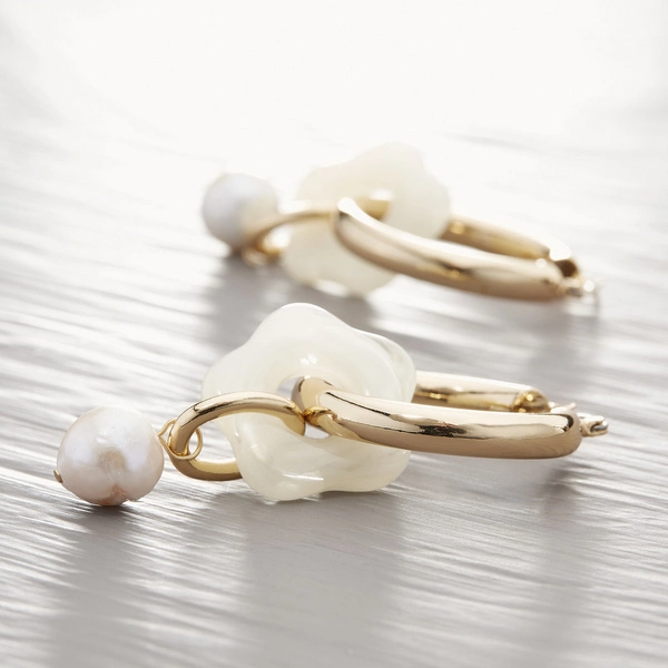 Eleganckie kolczyki w kolorze złota  z perłami. ZAWSZE ELEGANCKIE