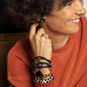 SUEÑO SOBRE RÍO. Pulsera con corazón negro