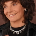 Krótkie kolczyki z przezroczystymi kryształkami. TRIANON