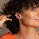 DE COLOR DIAMANTE GRIS. Pendientes tachuelas