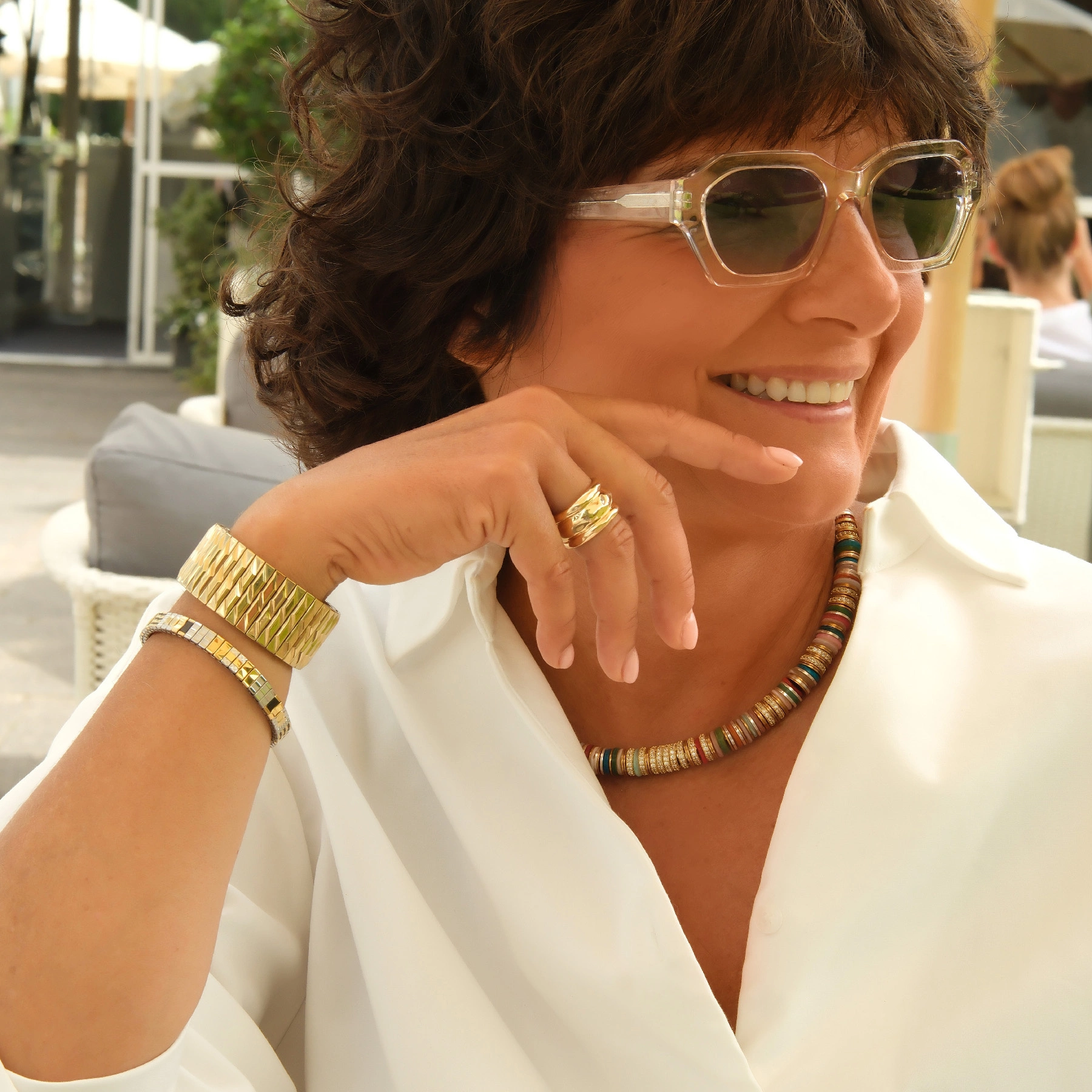 Szeroki pozłacany pierścionek wysadzany cyrkoniami. CASINO ROYAL