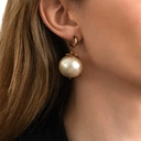 Złoocne kolczyki z zawieszką z dużą perłą bawełnianą. DOJRZAŁE PIĘKNO