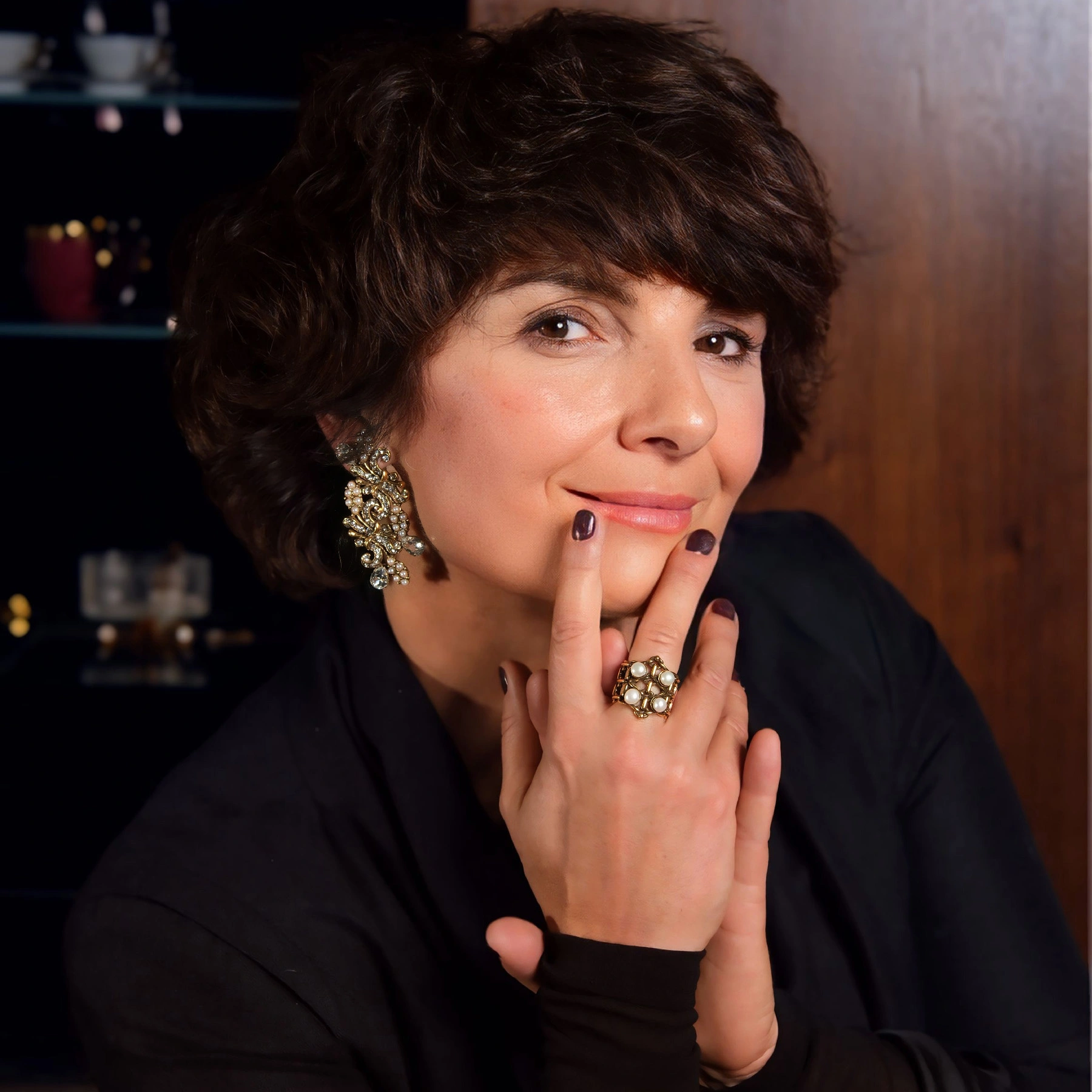 Złocony ażurowy pierścionek z czterema perełkami. LIZ