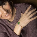 Bransoletka z koralików z kolorowymi zawieszkami. PROSTO Z MORZA