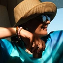 Złocona bransoletka z dekorem z akrylu w kolorze mokka. CAFE MOCCA