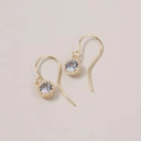 Drobne kolczyki wiszące z szafirowymi kryształkami. LIGHT SAPPHIRE