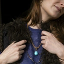 Naszyjnik z łączonych srebrnych i złotych łańcuchów. CZARNO NA BIAŁYM