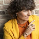 Wiszące kolczyki z głową lamparta i naturalną perłą. LAMPARTY Z PERŁĄ