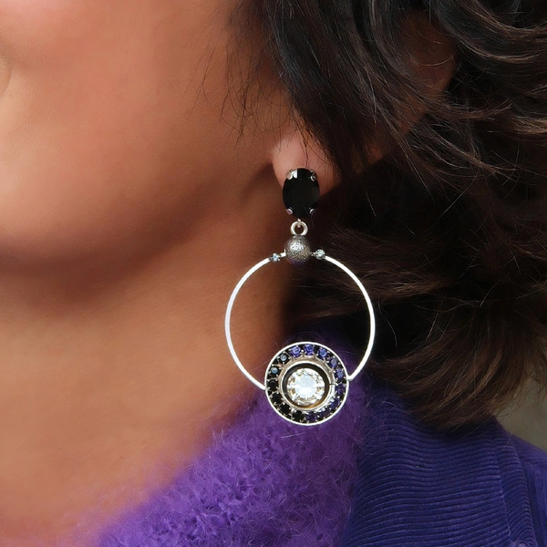 Srebrzone kolczyki koła z kryształkami w czerni i fiolecie. KOSMICZNA OTCHŁAŃ