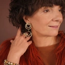 Pozłacane wiszące kolczyki koła zdobione kryształkami. PODWÓJNE SZCZĘŚCIE