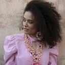 Wiszące kolczyki w formie serc z kwiatami i perłami. FANTAZJA