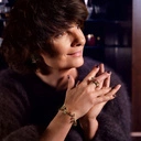 Złocony pierścionek z jadeitami, koralikami i kryształkami. TUTTI FRUTTI