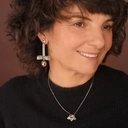 Srebrny naszyjnik z kwiatem wysadzanym kryształami. ENCANTO