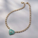 Pozłacany wisior z zielonym sercem z pszczółką z cyrkonii. NAJPIERW JA