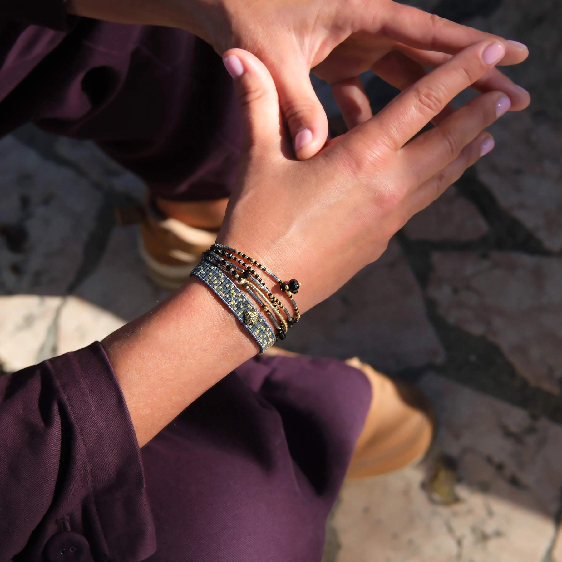 Pięciorzędowa bransoletka z koralików Miyuki i kryształków. TRIO NEGRO