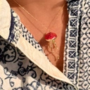 Złoty naszyjnik z zawieszką w formie meduzy. ZWIEWNOŚĆ MEDUZY