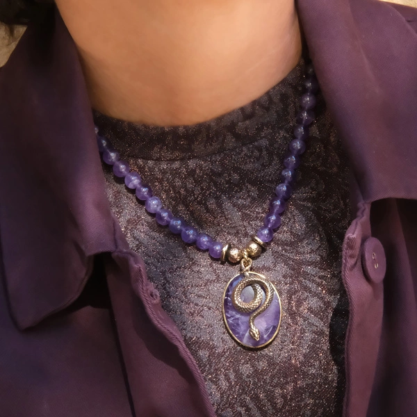 Naszyjnik z ametystów z zawieszką z motywem węża. SERPENTE VIOLA