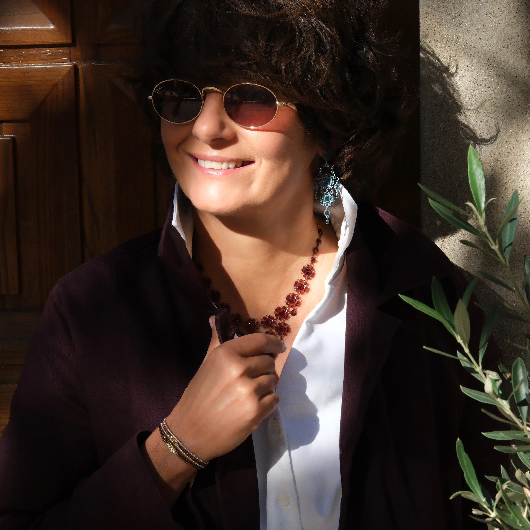 Zlocony naszyjnik z kryształami w tonie cabernet. EDERA VERDE