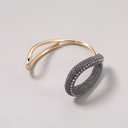 Pozłacana bransoletka z diamentowymi łańcuszkami. SPACER PO WINNICY