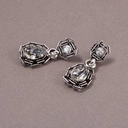 Posrebrzane kolczyki wiszące z szarymi kryształami. KOBIETA ZE STALI