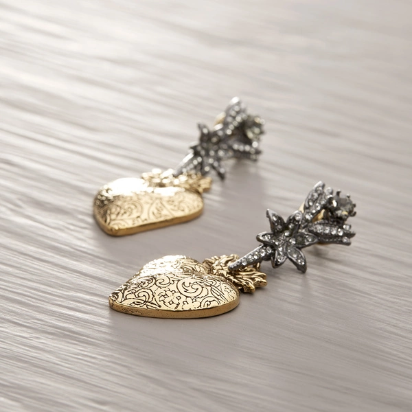 Złocone kolczyki z grawerownymi sercami i cyrkoniami. CAŁYM SERCEM