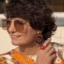 Pozłacany lekki pierścień z czerwonym kryształem. GIULIETTA