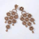 Kolczyki z motywem kwiatków z szampańskimi kryształami. MASKA ARLECCHINA