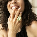 Duży pierścionek regulowany z kryształem i cyrkoniami. PIĘKNOŚĆ