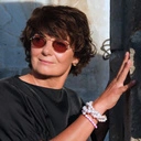 Bransoletka na gumce z różowych koralików. JOGURT Z MALINAMI