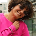 Posrebrzany pierścionek w formie kwiatu z kryształami. GWIEZDNY KWIAT