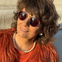 Krótki naszyjnik z dużych pereł w ciepłym odcieniu. W STYLU LAT 20-TYCH