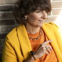 Sztywna, złota bransoletka zdobiona czarnymi kulami. CHANEL TO MAŁO