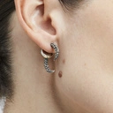 Małe srebrzone kolczyki w formie rogów z kryształkami. LAURINDA