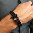 Bransoletka męska z czarnej liny żeglarskiej z szeklą. W DROGĘ
