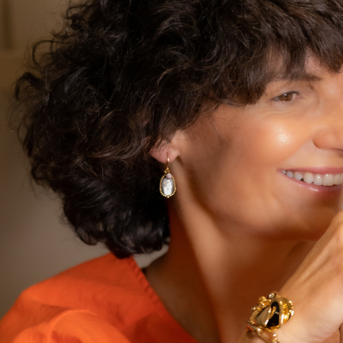 DEJA QUE SEA. Pulsera con grandes colgantes