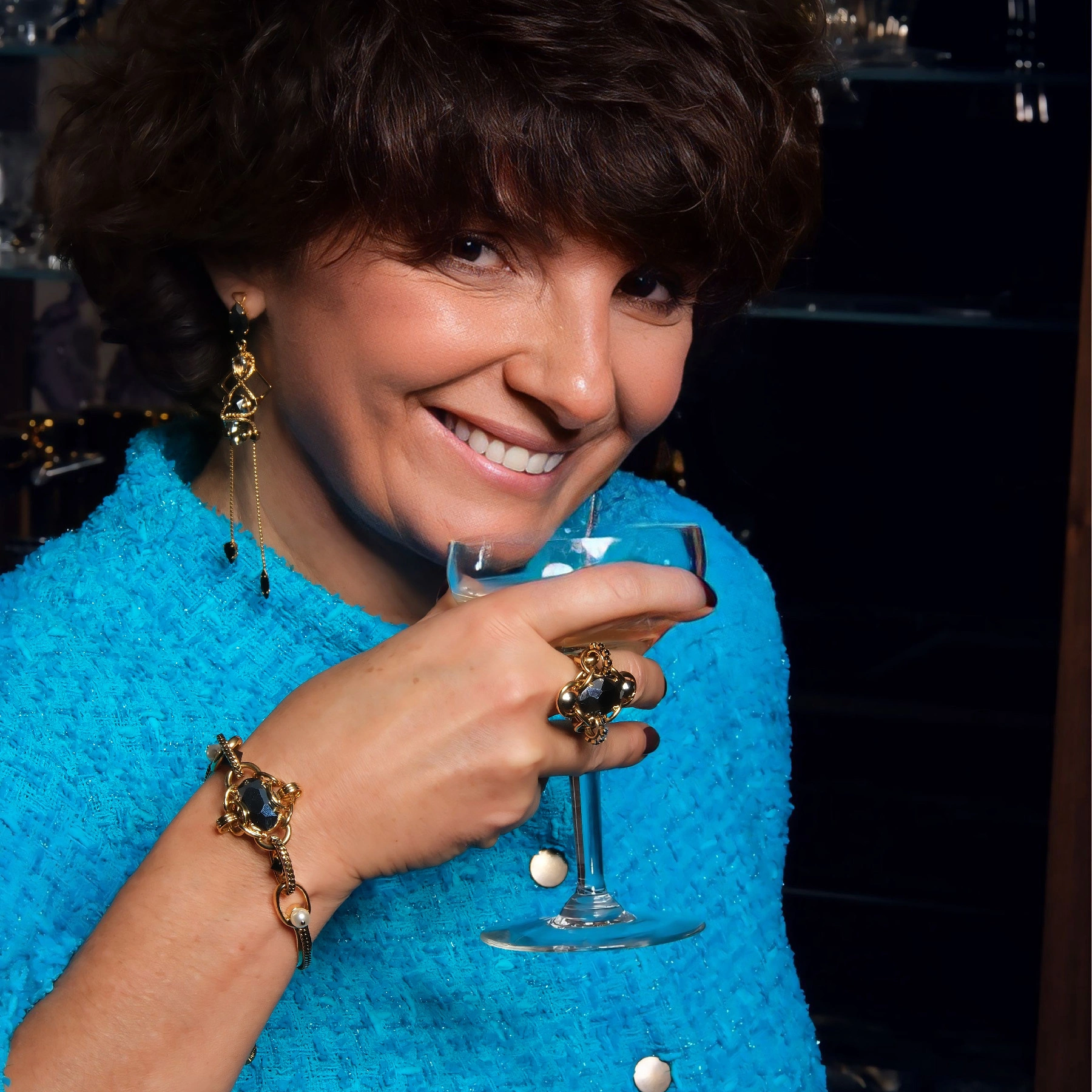 Złocony pierścionek z kryształami w kolorze montana. PARYSKIE NOCE