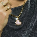 Wisiorek łańcuch z barokowym różowym sercem. RÓŻ I JUŻ