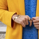 Duży złocony pierścionek z niebieskim kryształem. NIEBIESKIE OCZY