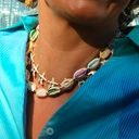 Krótki pozłacany naszyjnik z emaliowanymi rozgwiazdami. PODWODNE NIEBO