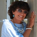 Złocony naszyjnik z białymi kamieniami z żywicy. WZGÓRZA AKROPOLU