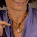 Wisiorek łańcuch z barokowym różowym sercem. RÓŻ I JUŻ